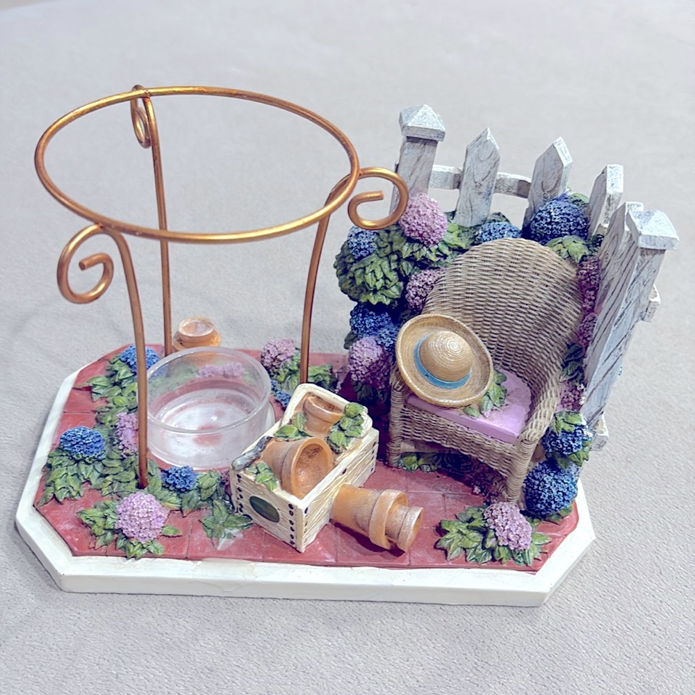 Vintage Yankee Candle T/B Hang DTW Floral Garden Beautiful Holiday Home Decor !!